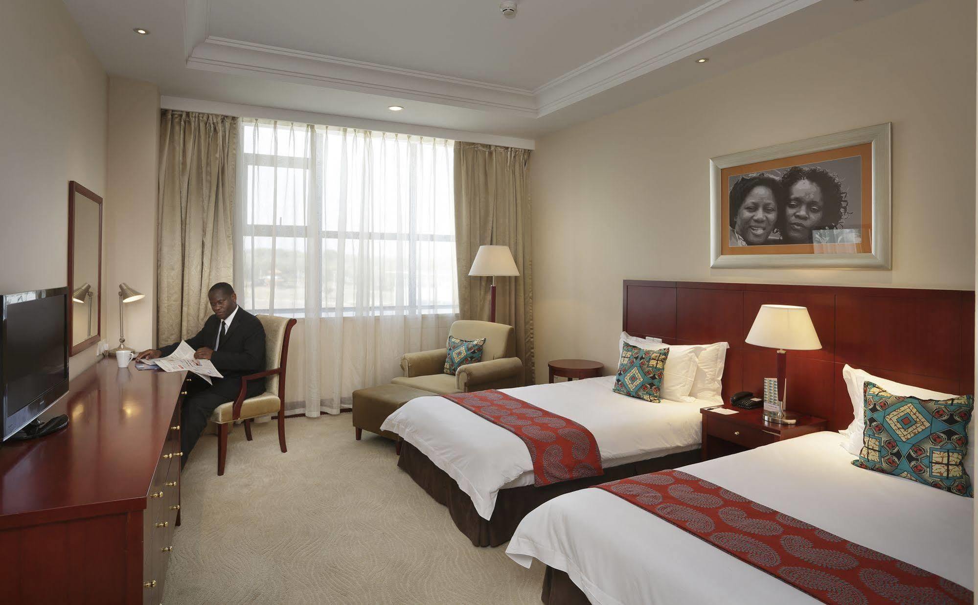 President Hotel At Umodzi Park Lilongwe Dış mekan fotoğraf