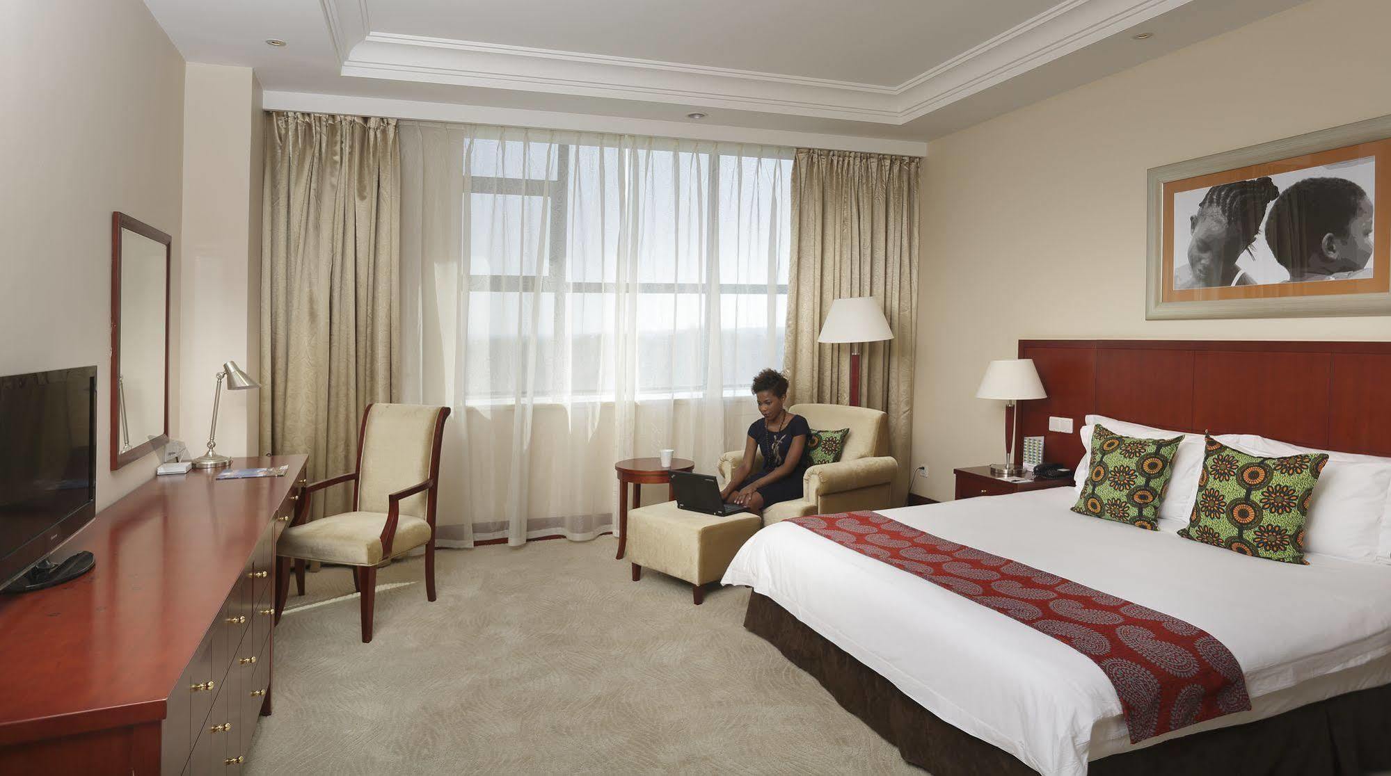 President Hotel At Umodzi Park Lilongwe Dış mekan fotoğraf
