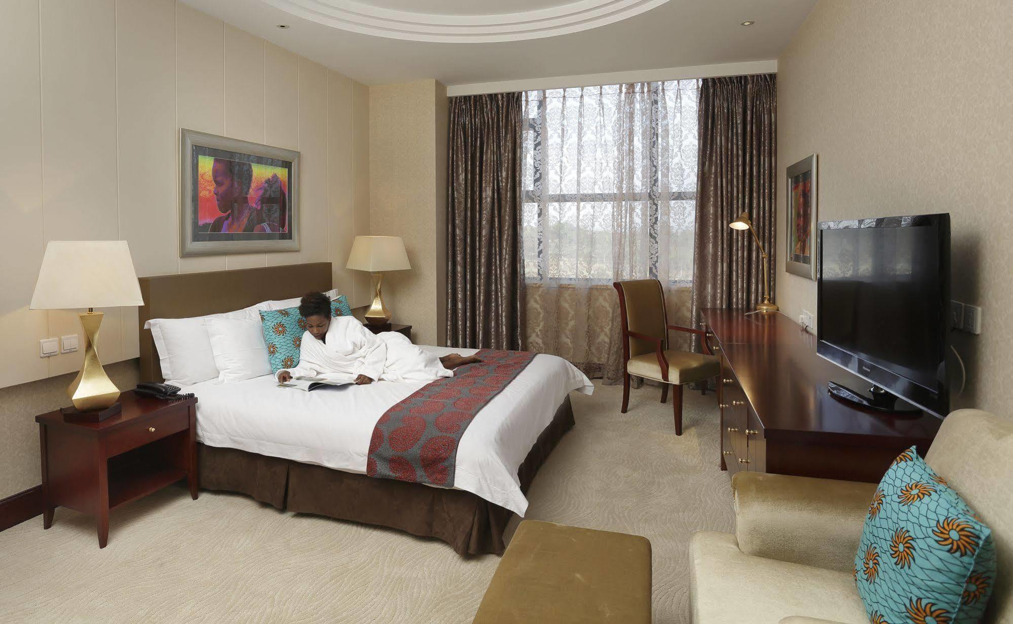 President Hotel At Umodzi Park Lilongwe Dış mekan fotoğraf